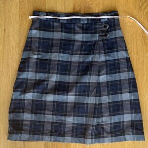 Size 8 Women's Plaid A-line Skirt Below the Knee